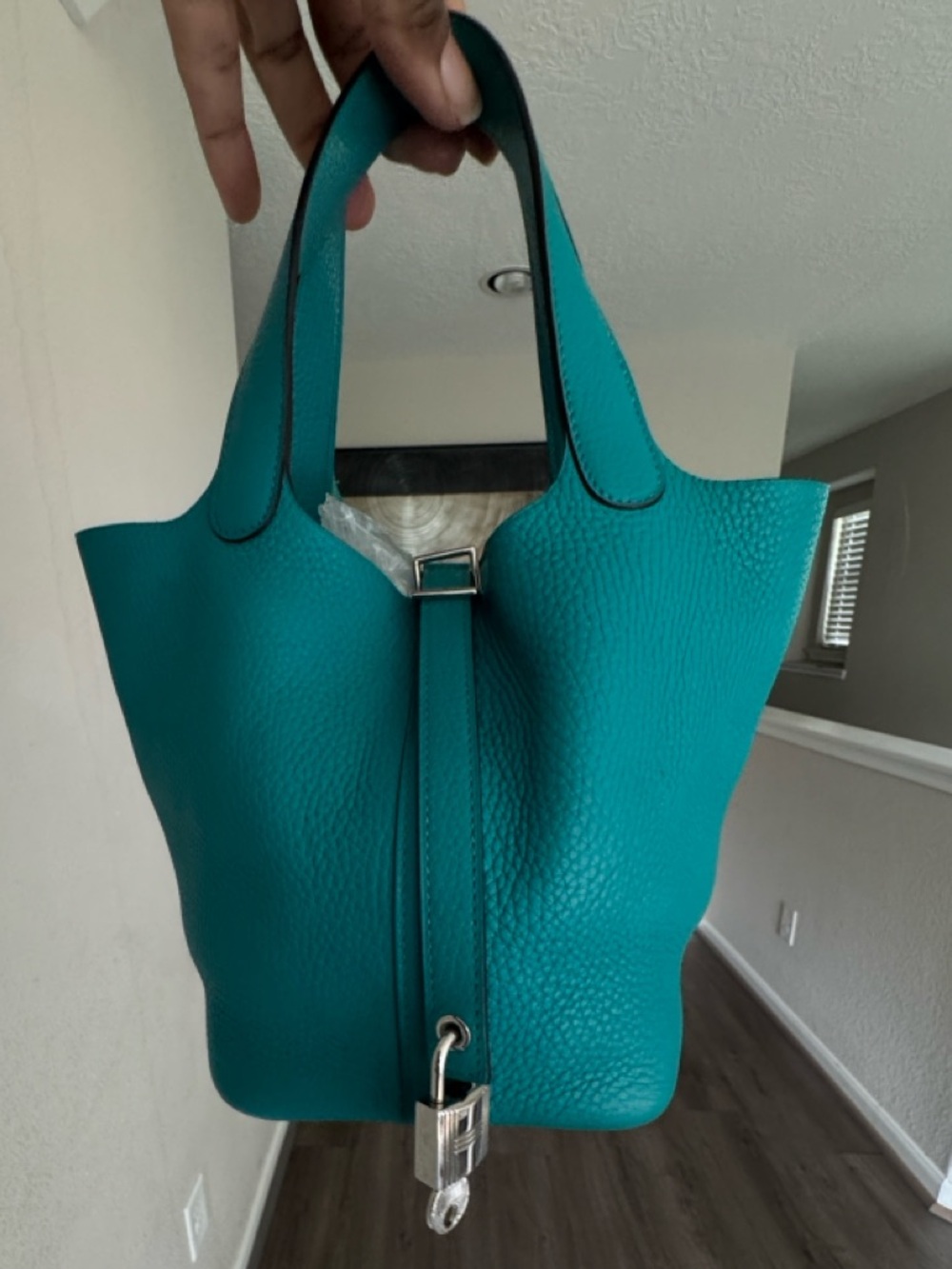 ❌ SOLD ❌


Hermes Picotin 18 with Palladium Hardware - Picture 1 of 8